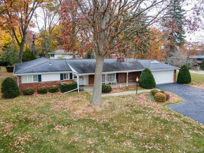 1465 Sodon Lake Drive, Home with 3 bedrooms, 2 bathrooms and null parking in Bloomfield Twp MI | Image 1