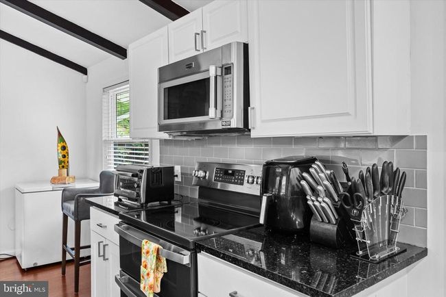 10412 Midway Ln, House other with 3 bedrooms, 2 bathrooms and null parking in LORTON VA | Image 6