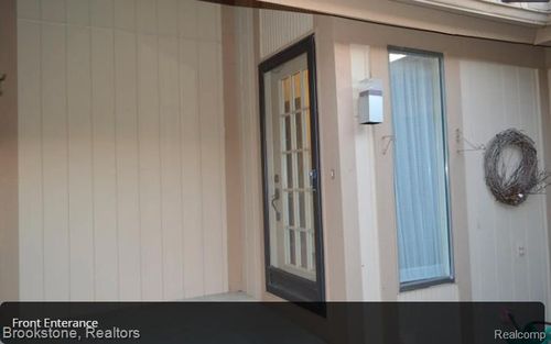 5217 Richard Run, West Bloomfield, MI, 48322-2104 | Card Image