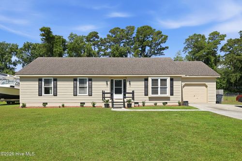 705 Hedrick Blvd, Morehead City, NC, 28557-3011 | Card Image