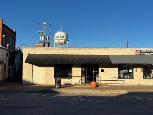 112 N Market St, Cordell, OK, 73632-4838 | Card Image