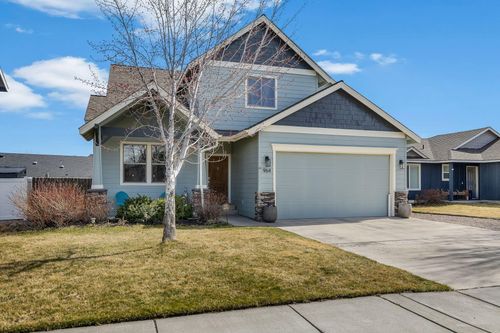 964 Sw 25th Ln, Redmond, OR, 97756-1325 | Card Image