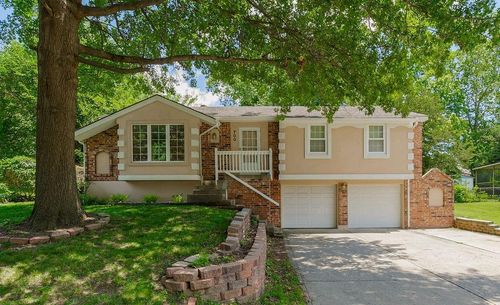 700 Nw Canterbury Rd, Blue Springs, MO, 64015-2823 | Card Image