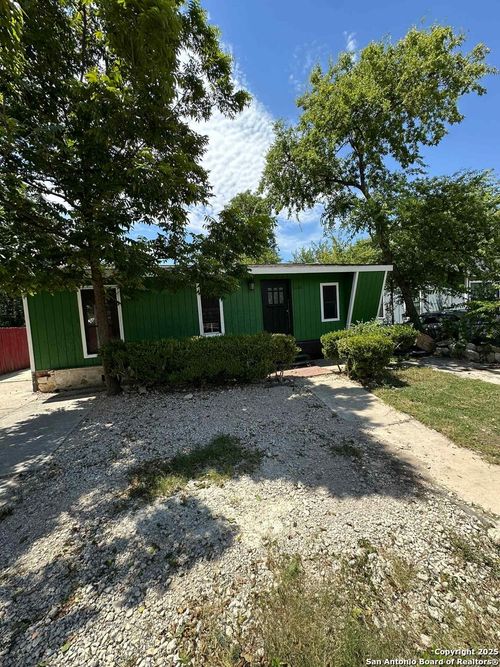 1030 W Wildwood Dr, San Antonio, TX, 78201-3066 | Card Image