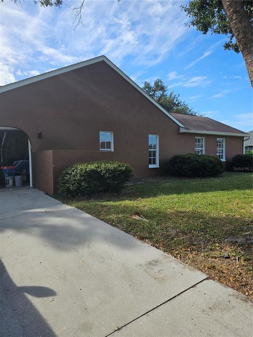 417 Lake Of The Woods Dr, VENICE, FL, 34293-4172 | Card Image