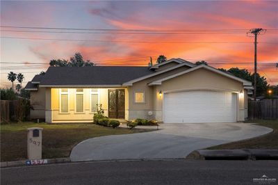 597 Greystone Circle, House other with 3 bedrooms, 2 bathrooms and 2 parking in Alamo TX | Image 1