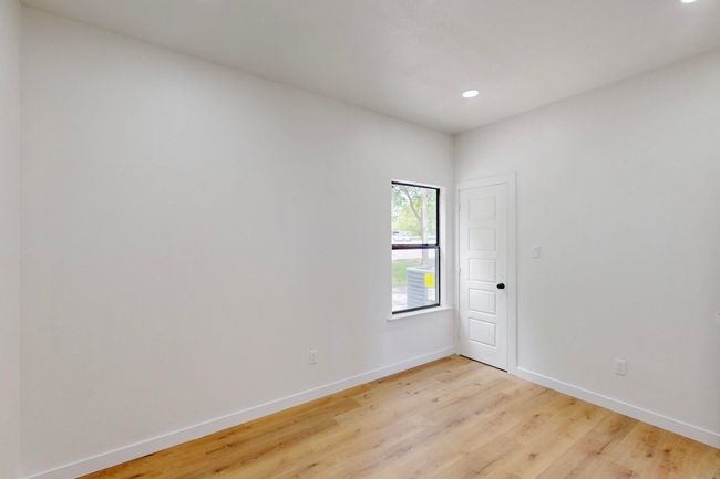911 E Calhoun St, House other with 3 bedrooms, 2 bathrooms and null parking in Rice TX | Image 16