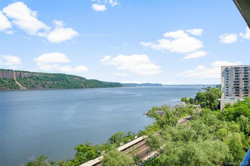 425-1085 Warburton Ave, Yonkers, NY, 10701-1012 | Card Image