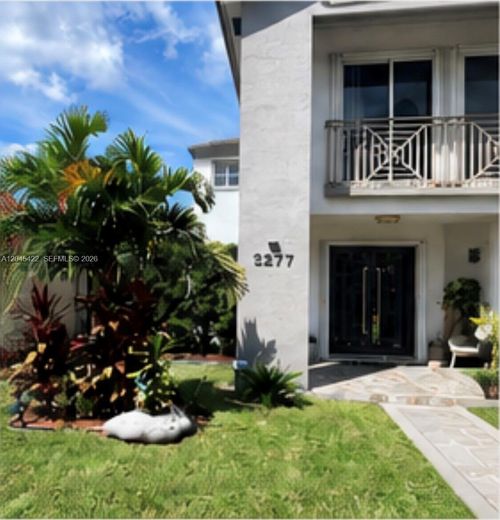 2-8277 Nw 194th Ter, Hialeah, FL, 33015-6943 | Card Image