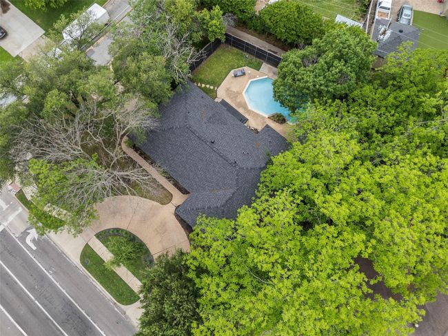 Bird's eye view of a pool | Image 20