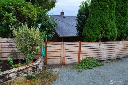 upper-9803 Rainier Ave S, Seattle, WA, 98118-5938 | Card Image