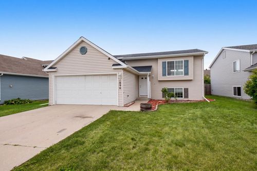 1896 Huntington Ln, West Fargo, ND, 58078-4300 | Card Image