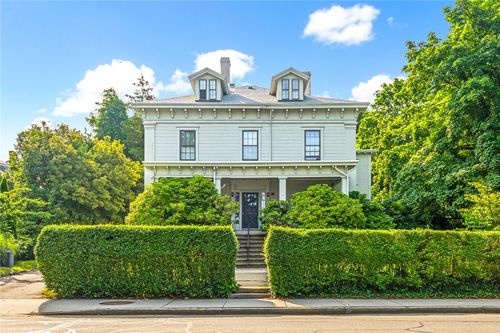 35 Kay St, Newport, RI, 02840-2883 | Card Image
