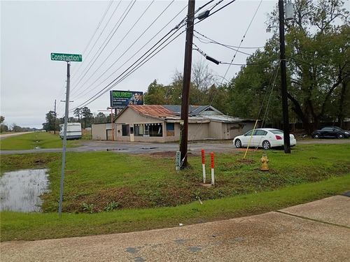 5015 N Bolton Ave, Alexandria, LA, 71303-4805 | Card Image