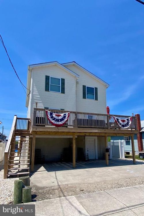720 W Maple Ave, WILDWOOD, NJ, 08260-2118 | Card Image