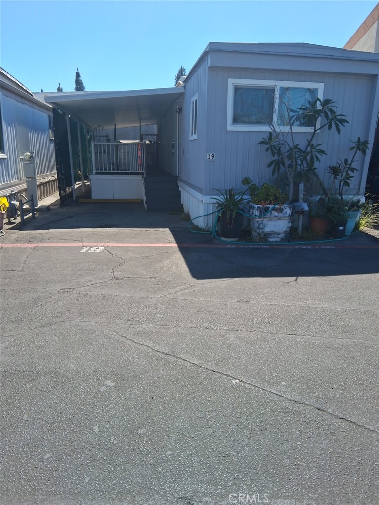 Manufactured In Park in Bellflower 2