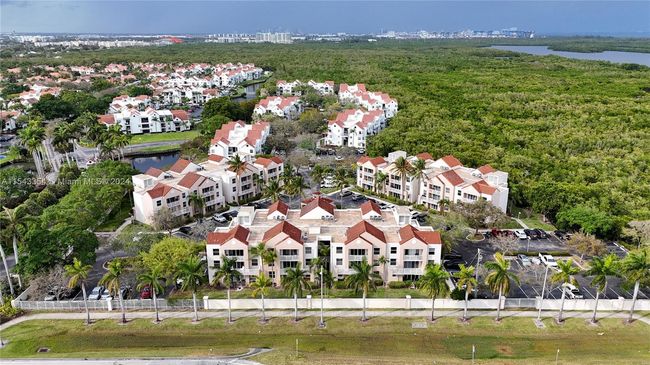 APT-307 - 2711 Ocean Club Blvd, Condo with 2 bedrooms, 2 bathrooms and null parking in Hollywood FL | Image 31