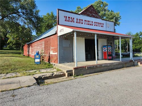 212 E Market St, Centerville, KS, 66014 | Card Image