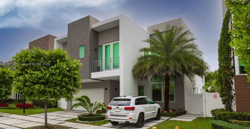 10561 Nw 68th Ter, Doral, FL, 33178-5636 | Card Image