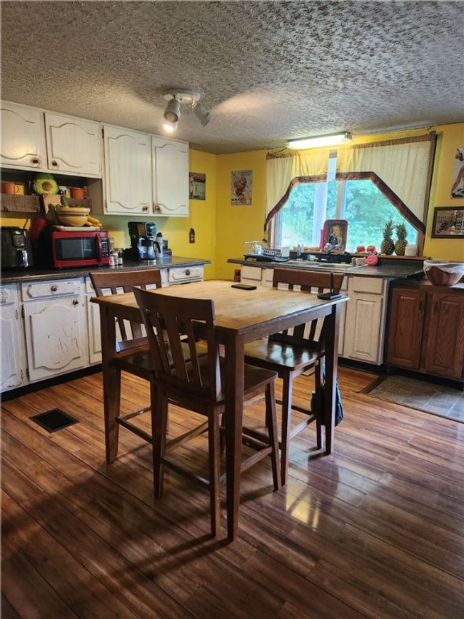 211 Fayette St, House other with 3 bedrooms, 1 bathrooms and 4 parking in Donegal PA | Image 6