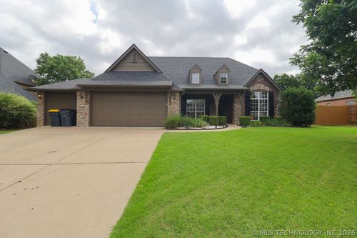 11705 S Willow Place, Jenks, OK, 74037 | Card Image