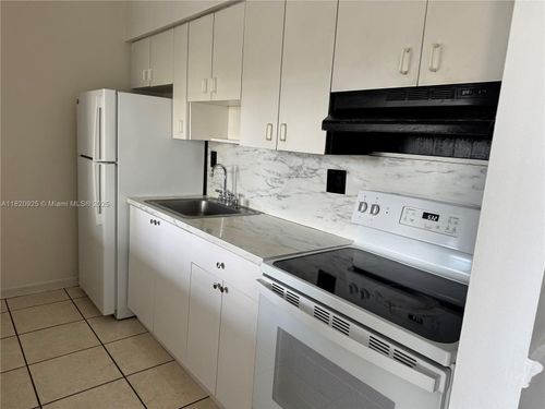 apt-416-7400 W 20th Ave, Hialeah, FL, 33016-1851 | Card Image