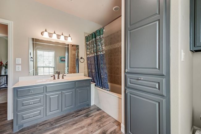 This full bath services bedrooms 2 and 3 on the other side of the home. | Image 25