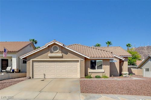 805 Blue Springs Dr, Henderson, NV, 89002-9136 | Card Image