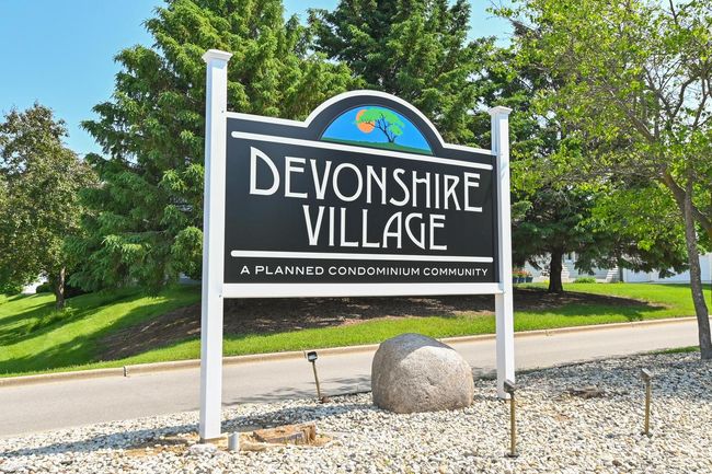 3-A - 724 Worthington Court, Condo with 2 bedrooms, 2 bathrooms and null parking in West Bend WI | Image 4