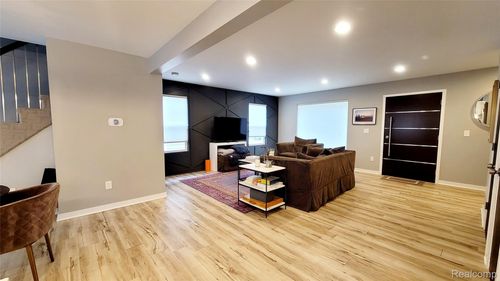 1277 E Lincoln St, Birmingham, MI, 48009-7193 | Card Image