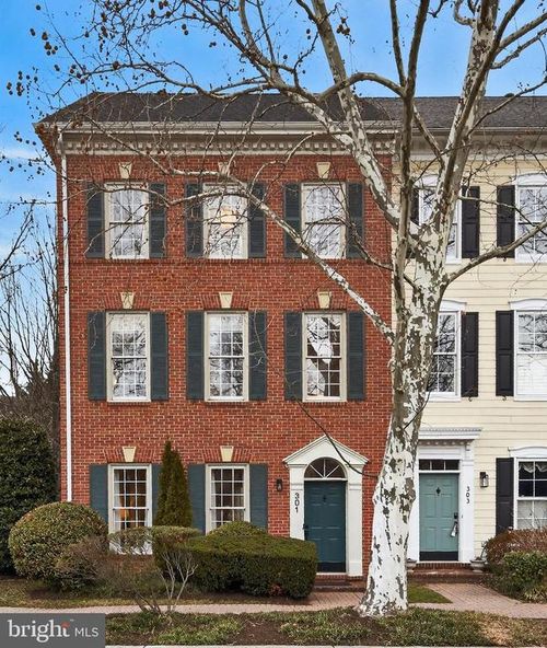 301 Hillwood Ave, Falls Church, VA, 22046-2917 | Card Image