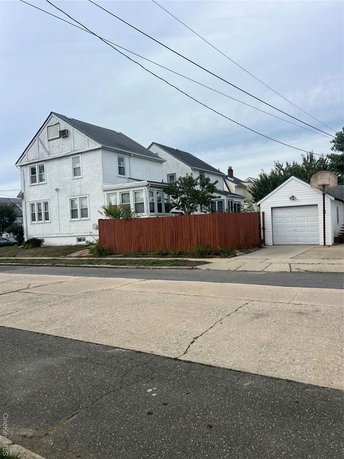 90 Cathedral Ave, Hempstead, NY, 11550-2050 | Card Image