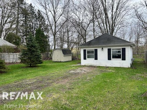110 Butler St, Clio, MI, 48420-1210 | Card Image