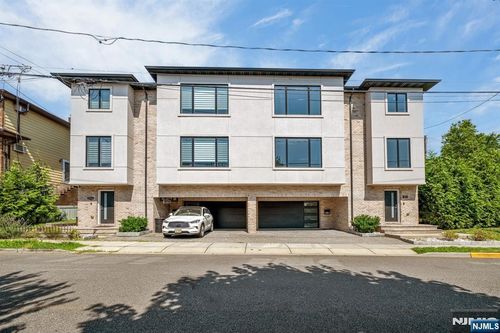 275 14th St, Palisades Park, NJ, 07650-2039 | Card Image