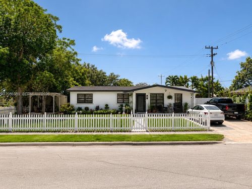 7061 Moseley St, Hollywood, FL, 33024-3829 | Card Image