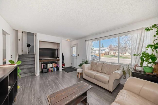 195 Pinecliff Way Ne, Home with 3 bedrooms, 2 bathrooms and 4 parking in Calgary AB | Image 8