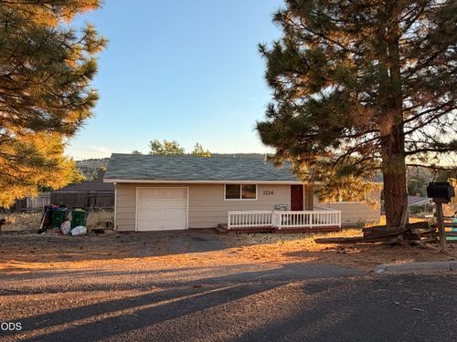 1124 N 7th St, Klamath Falls, OR, 97601-2948 | Card Image