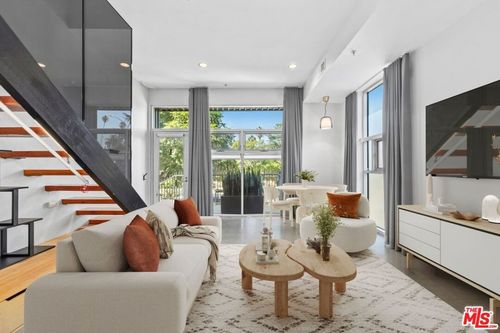 1-140 S Gramercy Pl, Los Angeles, CA, 90004-4958 | Card Image