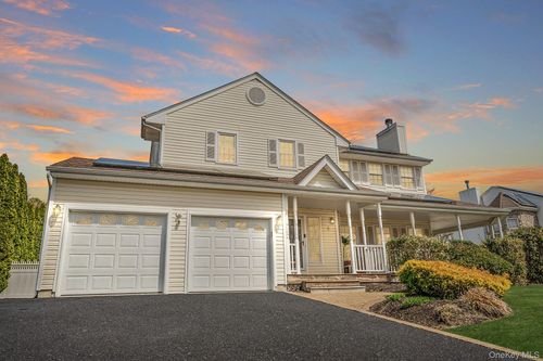 5 Province Dr, South Setauket, NY, 11720-4602 | Card Image