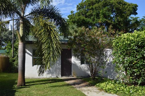 b-819 Ne 14th Ct, Fort Lauderdale, FL, 33304-1215 | Card Image