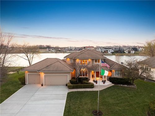 3116 Sw Pergola Vw, Lee's Summit, MO, 64081-8105 | Card Image