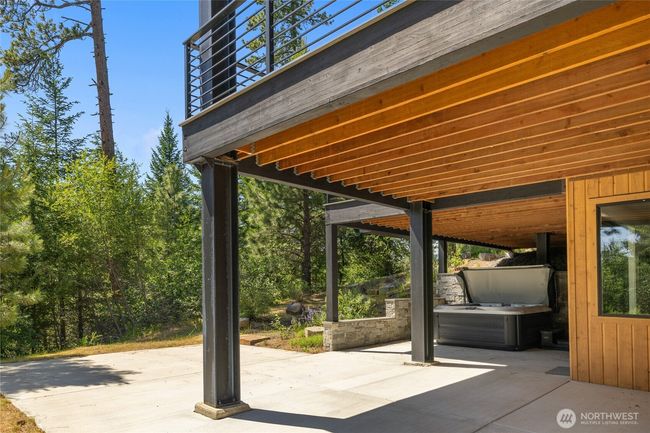 Lower level outdoor space. | Image 36