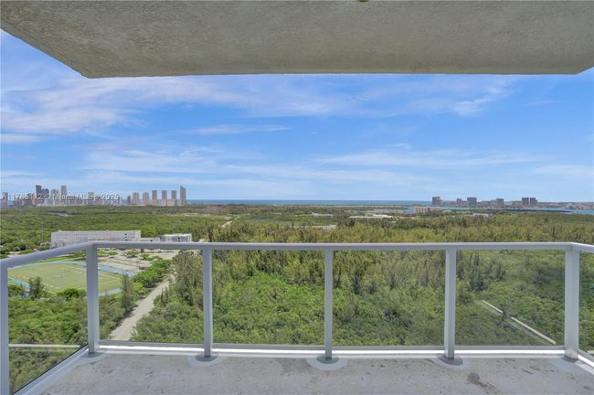 APT-2503 - 15051 Royal Oaks Ln, Condo with 3 bedrooms, 3 bathrooms and null parking in North Miami FL | Image 5