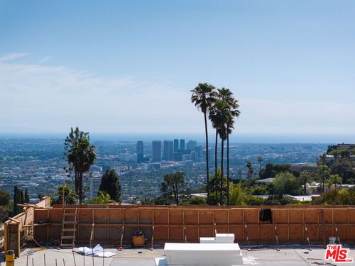 1868 N Doheny Dr, West Hollywood, CA, 90069-5506 | Card Image