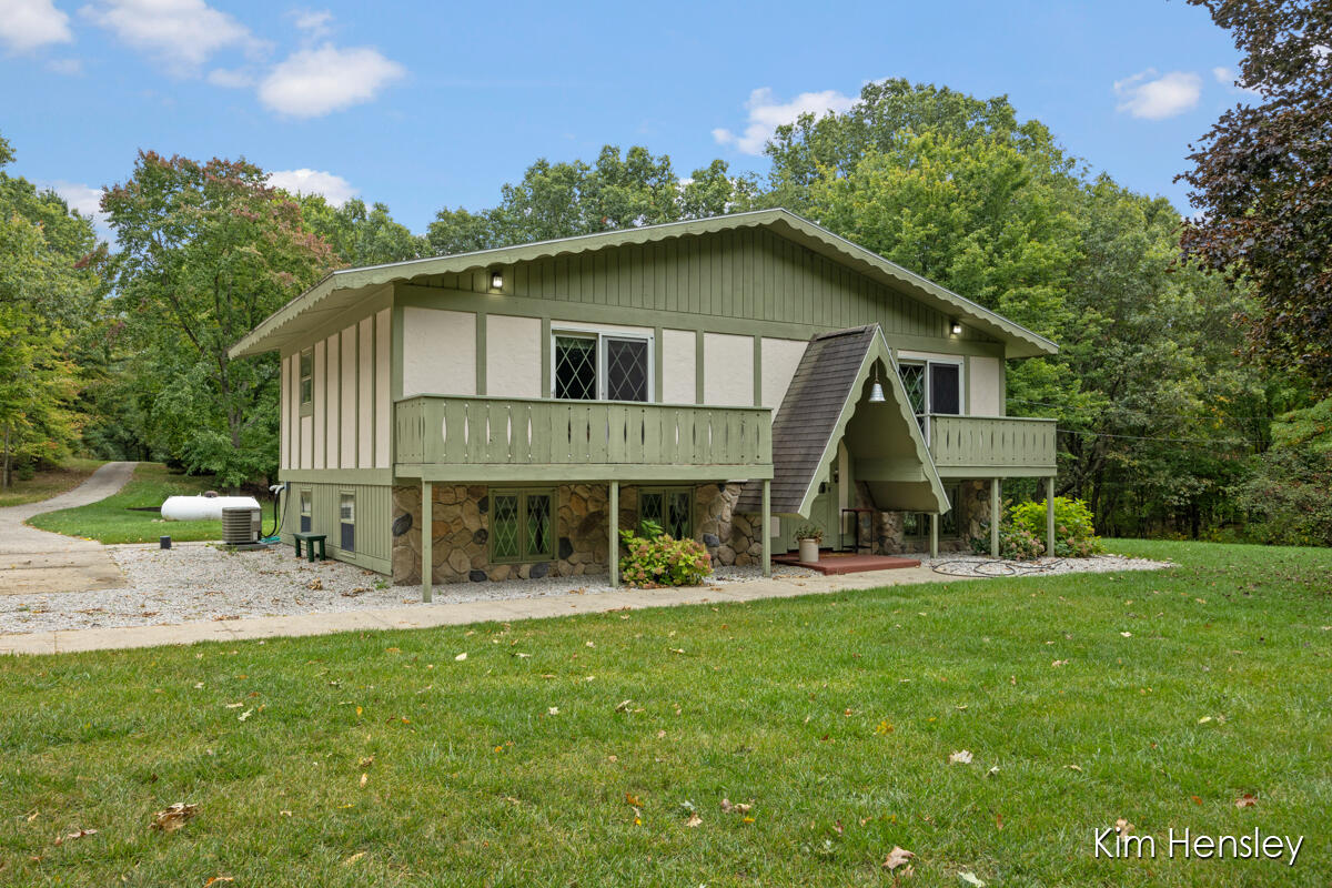 Young Ave, Rockford, MI 49341