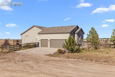 6740 Country Estates Lane, House other with 6 bedrooms, 3 bathrooms and 3 parking in Colorado Springs CO | Image 3