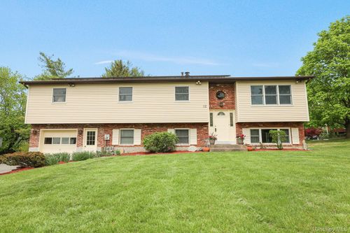 12 Carnation Dr, Nanuet, NY, 10954-1102 | Card Image