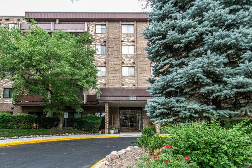 409-700 Wellington Ave, Elk Grove Village, IL, 60007-3358 | Card Image