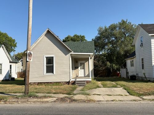 1904 Dewitt Ave, Mattoon, IL, 61938-2822 | Card Image