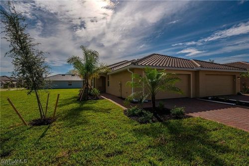 2620 Vine Ave, NAPLES, FL, 34120-5665 | Card Image